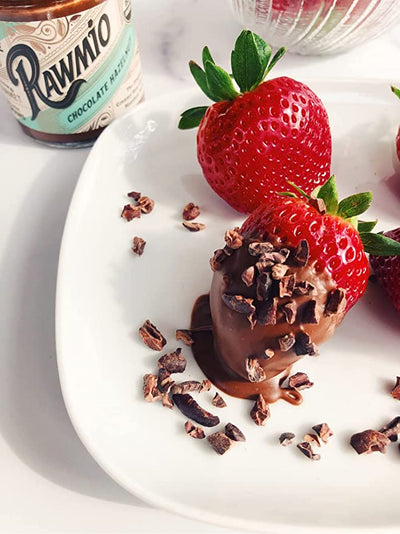 Strawberry with chocolate hazelnut spread